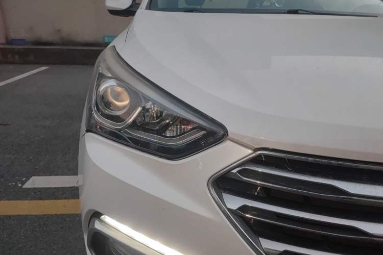 Used Hyundai Santa Fe 2017 2.0T Automatic All-Wheel Drive Smart 7-Seater
