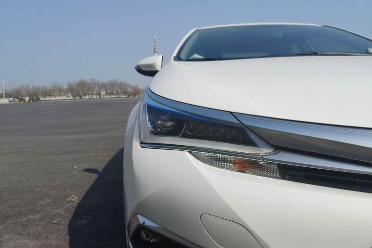 Used Toyota Corolla 2016 Dual-Engine 1.8L E-CVT Luxury Edition