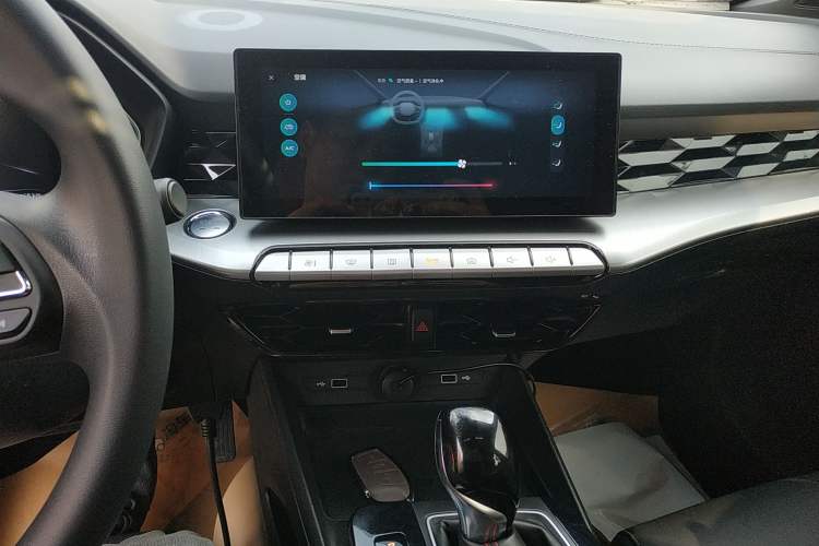 Used MG 5 2022 180 DVVT CVT Youth Luxury Edition
