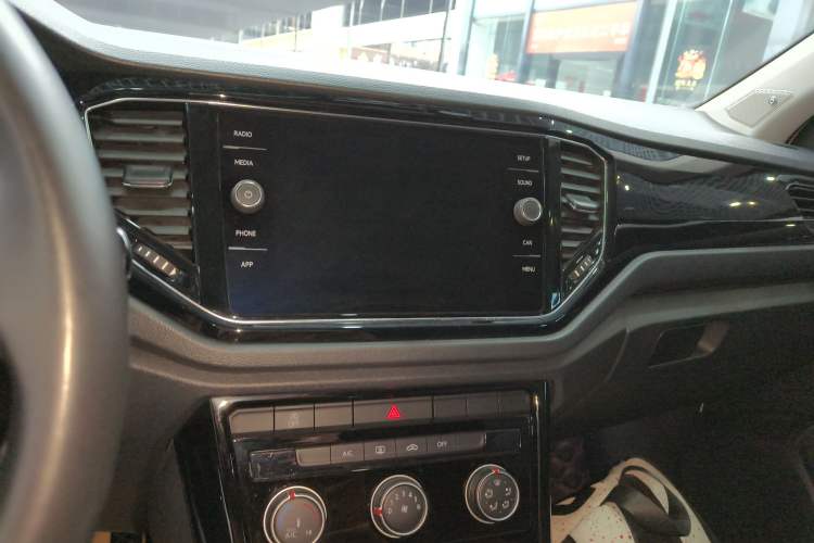 Used Volkswagen T-ROC 2018 280TSI DSG Four-Wheel Drive Comfort Version China V Standard
