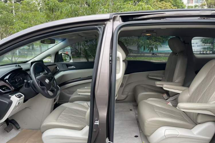 Used Buick GL8 2022 Land Cruiser Executive Class 652T Comfort Model Left Rear Seat