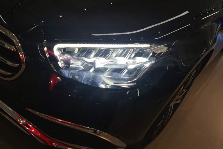 Used Mercedes-Benz E-Class New Energy 2023 E 350 e L Plug-in Hybrid Sedan
