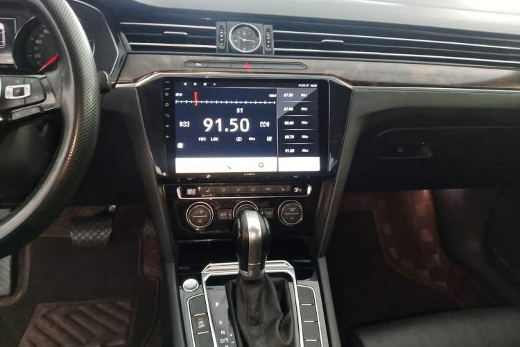 Used Volkswagen Magotan 2018 Facelift 330TSI DSG Luxury Model Audio And AC Panel