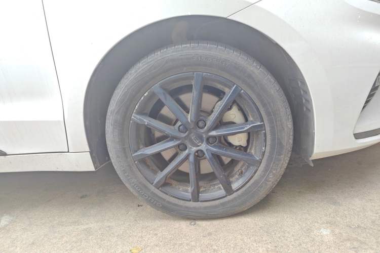 Used Geely Auto Emgrand GT 2021 1.8T Flagship Edition+ Right Front Wheel Hub