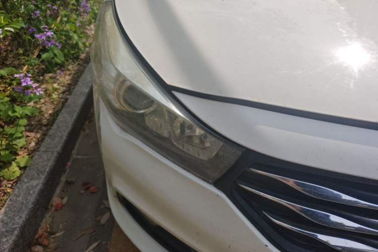 Used GAC Trumpchi GA3S Vision 2014 1.6L Manual Elite Edition Right Front Headlight