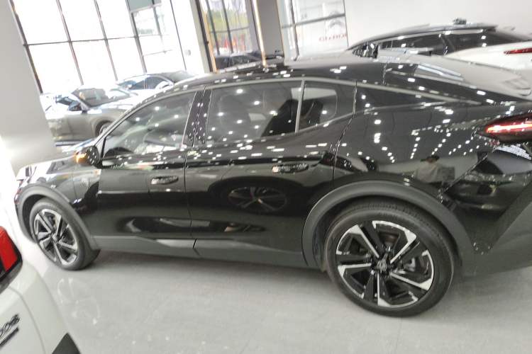 Used Peugeot 408X 2023 Boundary-Free Edition Left Side