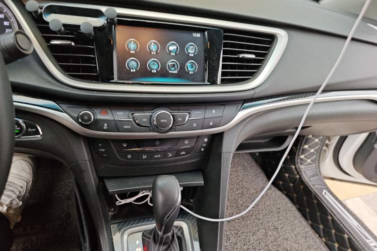 Used Buick GT 2016 15N Automatic Luxury Edition Audio And AC Panel