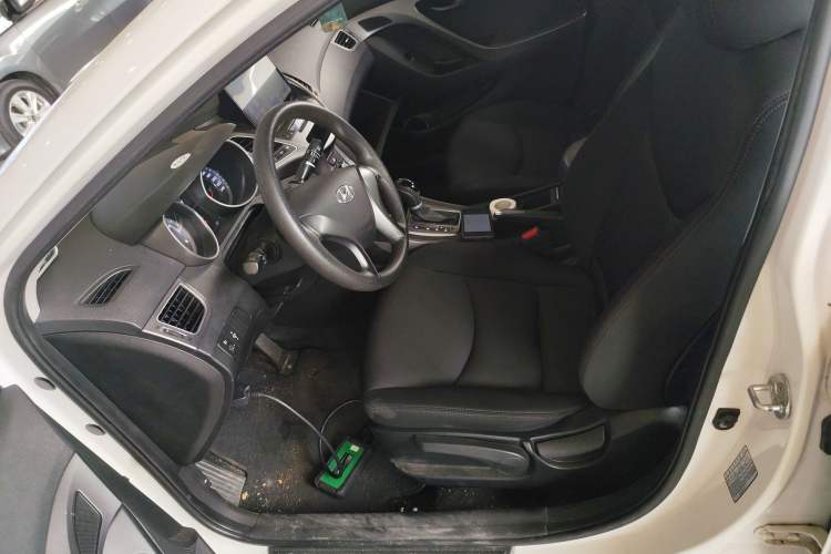 Used Hyundai Elantra (5th Generation / Langdong) 2016 1.6L Automatic Smart Version
