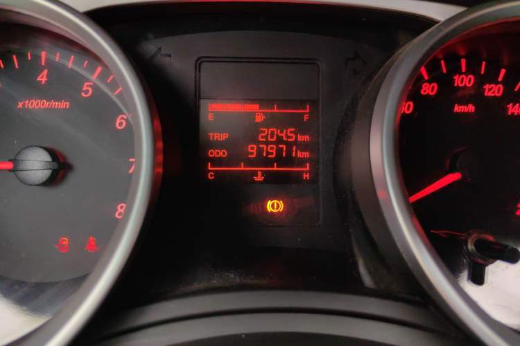 Used Wuling Hongguang 2018 1.5L S Standard Version L2B Odometer Close Up