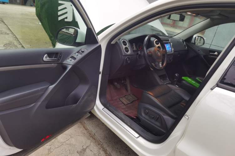 Used Volkswagen Tiguan 2015 1.8TSI Manual Two-Wheel-Drive Limited Edition Driver Seat