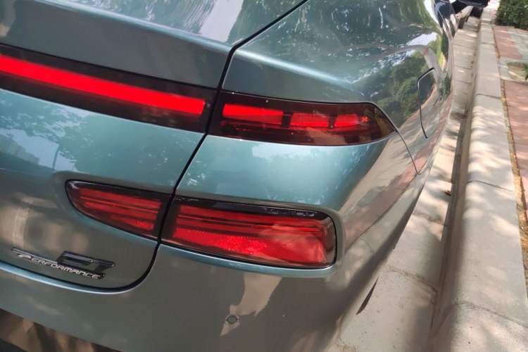 Used XPeng P7 2023 P7i 610 Pengyi Performance Edition Right Rear Taillight