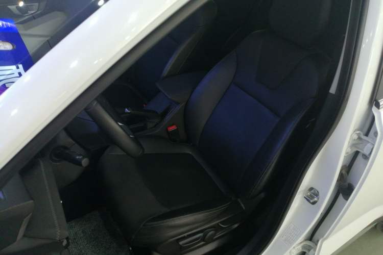 Used Wuling Alvez 2022 1.5L Manual Comfort Version
