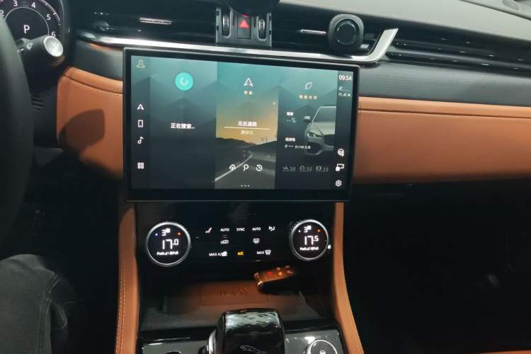 Used Jaguar XFL 2023 XFL 2.0T P250 Two-Wheel-Drive Elite Sport Edition Audio And AC Panel