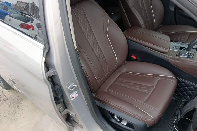 Used BMW 5 Series 2018 Revised Version 530Li Leading Edition Luxury Package Right Front Seat