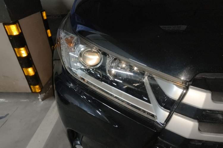 Used Toyota Highlander 2018 2.0T Four-Wheel Drive Supreme Edition 7-Seater China VI Right Front Headlight