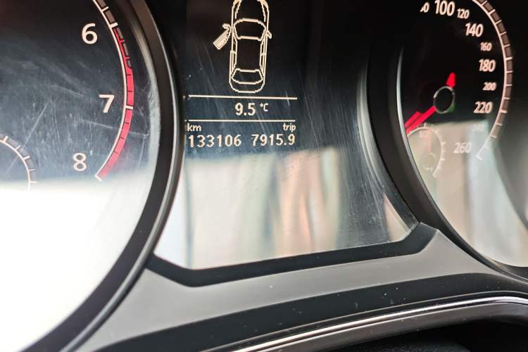 Used Volkswagen Passat 2016 330TSI DSG Luxury Edition Odometer Close Up