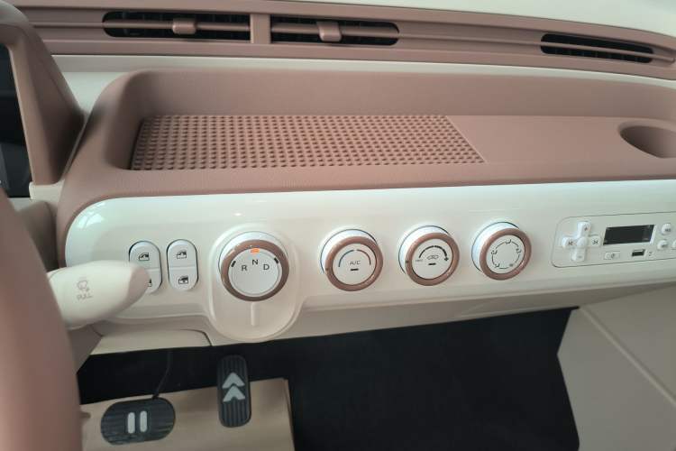 Used Bestune Pony 2026 222km Colorful Horse Audio And AC Panel