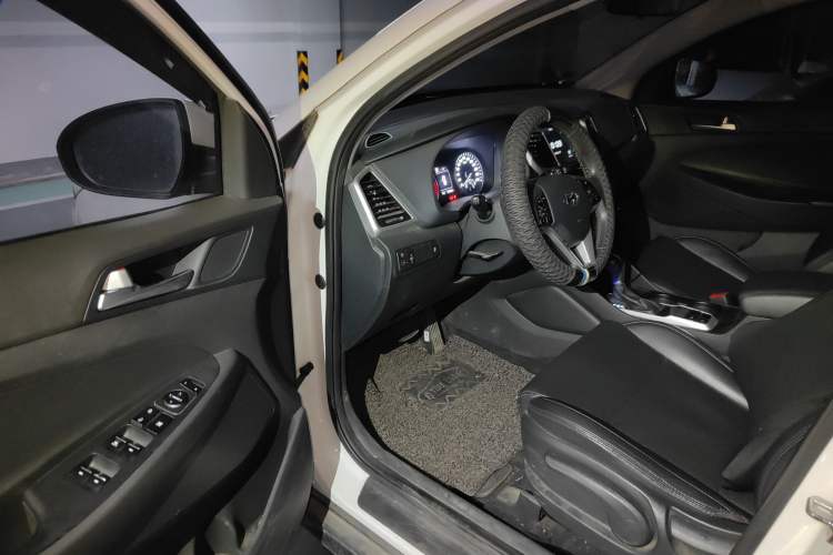 Used Hyundai Tucson 2015 1.6T Dual-Clutch Two-Wheel-Drive Smart Model Driver Seat