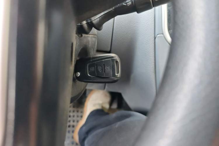 Used SAIC MAXUS Xintu V80 2021 2.0T Manual Classic Aoyuntong Short Wheelbase Mid-Roof 5/6-Seater