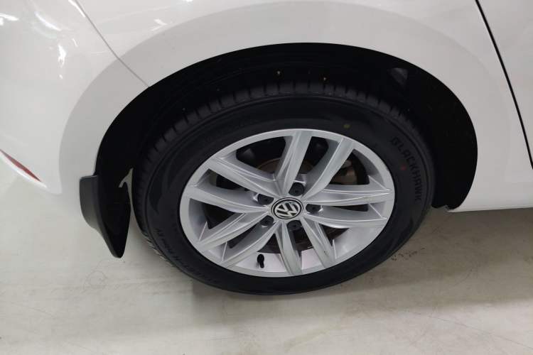 Used Volkswagen Golf 2018 230TSI Automatic Comfort Model Right Rear Wheel Hub