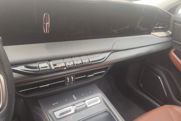 Used Lincoln Z 2025 2.0T Luxury Edition Audio And AC Panel