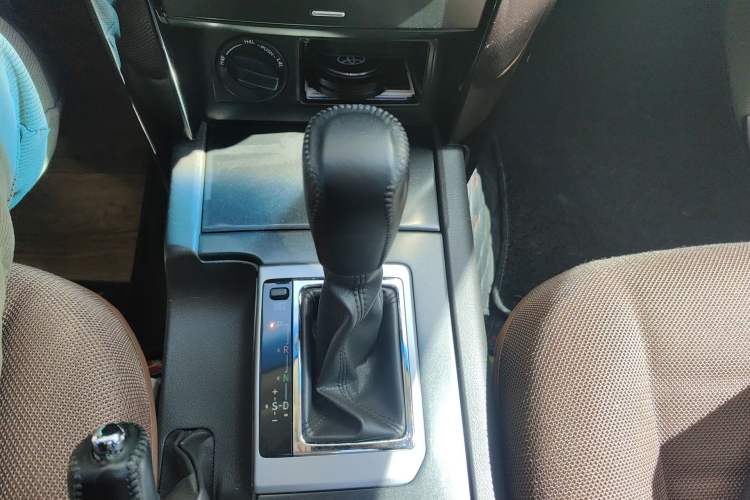 Used Toyota Prado 2015 2.7L Automatic Standard Edition Gear Lever