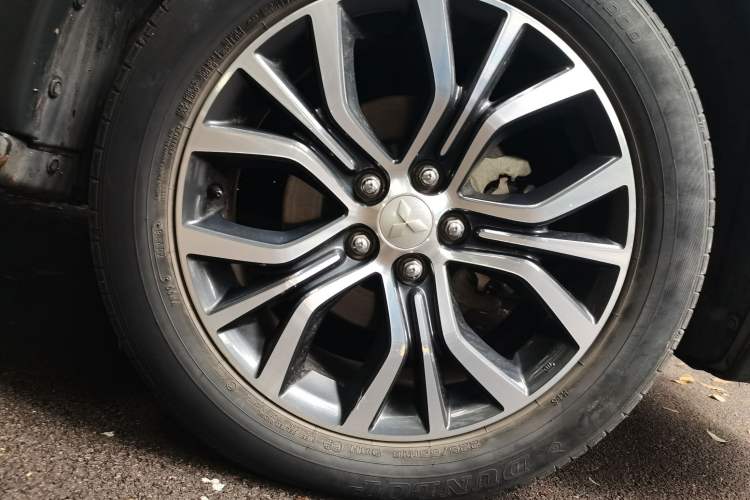 Used Mitsubishi Outlander 2018 2.0L Two-Wheel-Drive Jiale Edition 7-Seater
