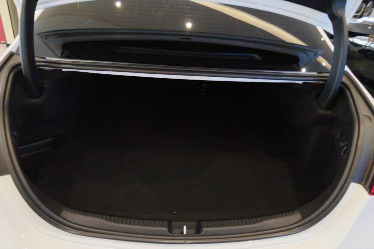 Used Mercedes-Benz C-Class New Energy 2023 C 350 eL Trunk