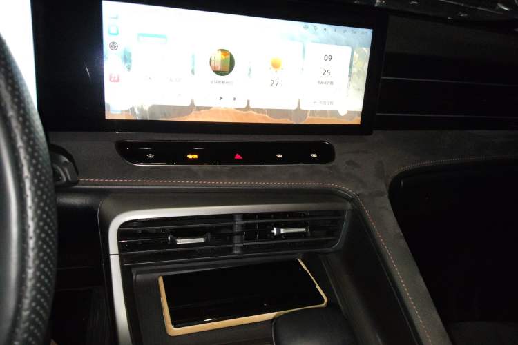 Used Roewe D5X DMH 2024 135 Tech Edition
