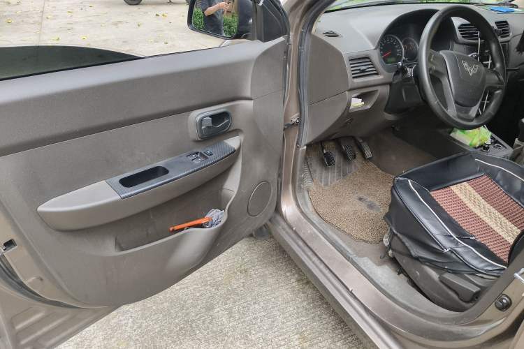 Used Wuling Hongguang 2015 1.2L S Base Model China V Standard Driver Seat