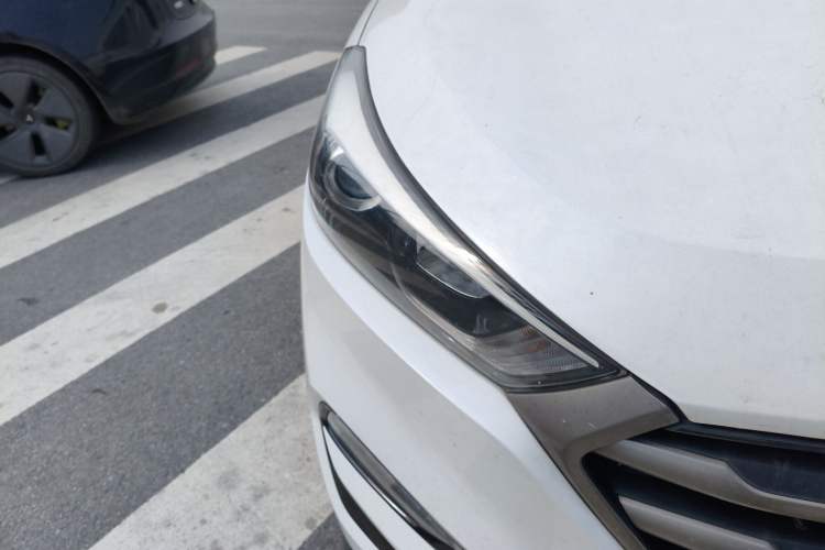 Used Hyundai Tucson 2018 1.6T Dual-Clutch Two-Wheel Drive 15th Anniversary Special Edition Right Front Headlight