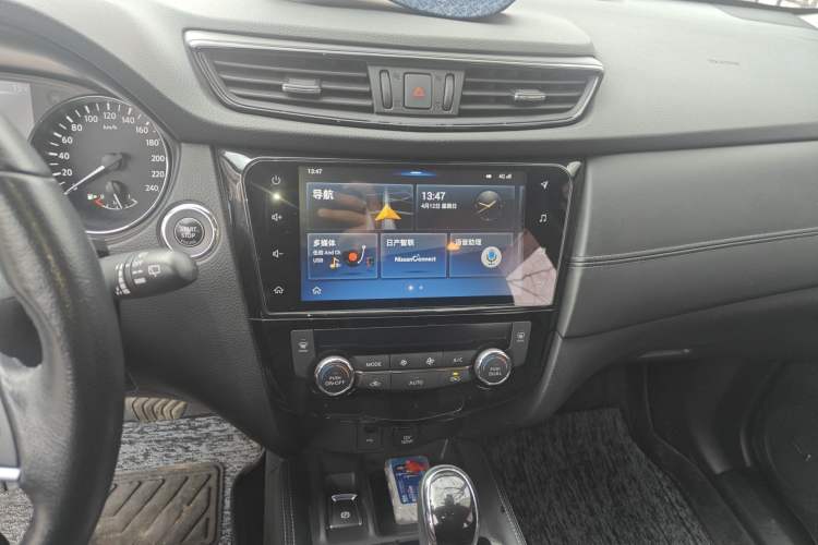 Used Nissan X-Trail 2019 2.5L CVT Smart Connect Luxury Edition 4WD Audio And AC Panel