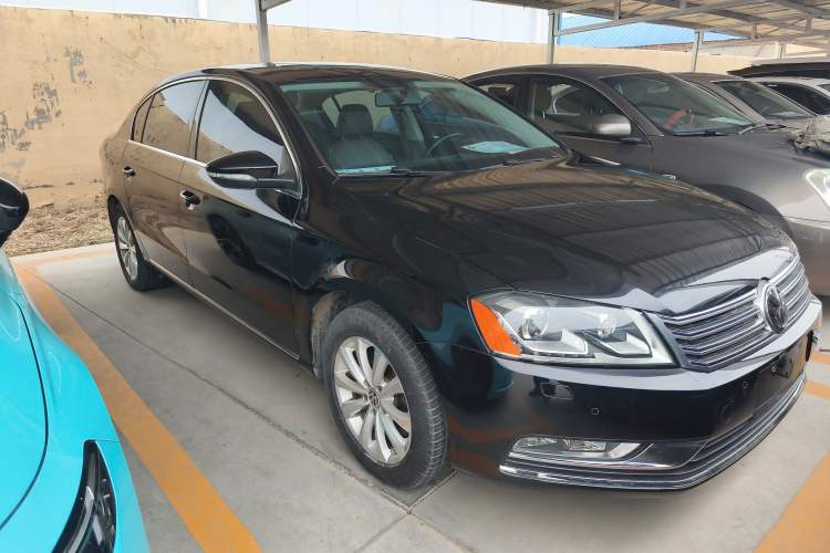 Used Volkswagen Magotan 2015 Facelift 1.8TSI Luxury Model Front Right 45 Deg