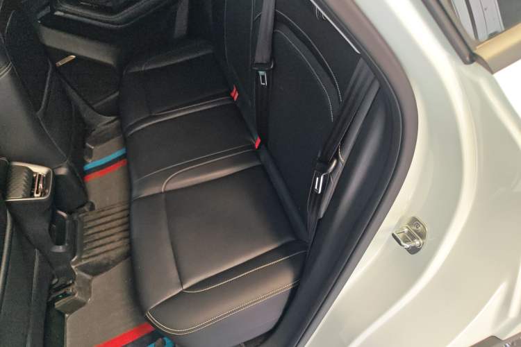 Used Wuling Xingyun 2023 2.0L DHT Standard Edition Left Rear Seat