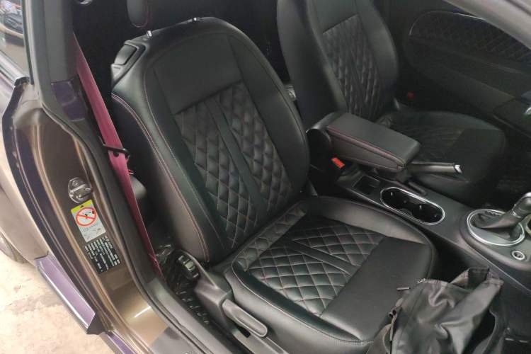 Used Volkswagen Beetle 2015 180TSI model
