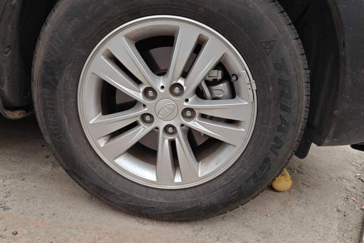 Used Kia Sportage R 2015 2.0L Manual Two-Wheel Drive GL Model Right Front Wheel Hub