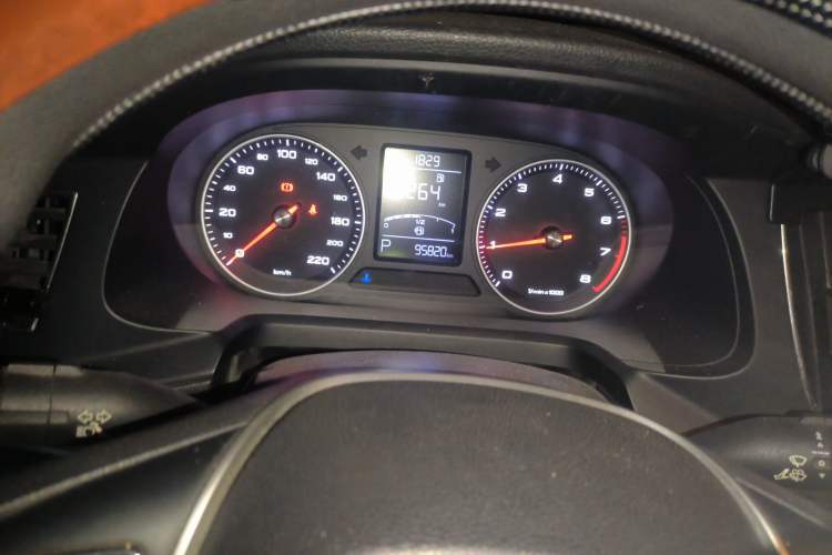 Used Roewe 360 2018 PLUS 1.5L Automatic Luxury Edition Odometer Close Up