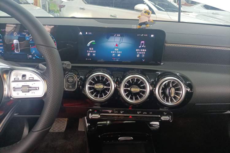 Used Mercedes-Benz A-Class 2022 Revised Version A 200 L Sport Sedan Fashionable Style Audio And AC Panel