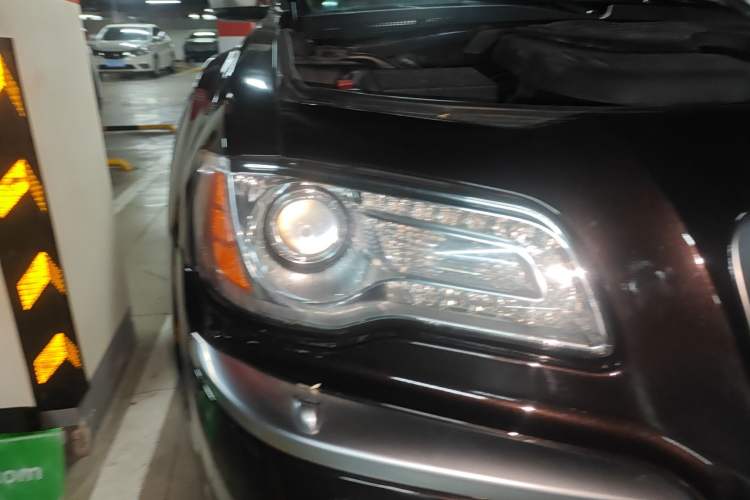 Used Chrysler 300C 2012 3.6L Luxury Edition