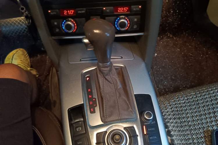 Ojetý Audi A6L 2011 2.0 TFSI Automatic Standard Edition