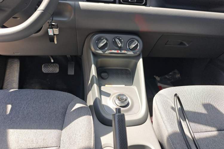 Used Wuling Hongguang New Energy 2025 Extended-Range Hybrid 50 km Utility Version
