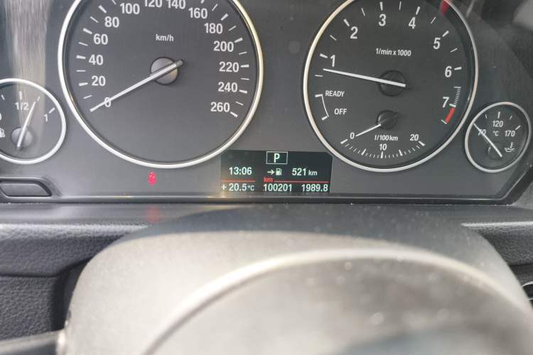 Used BMW 3 Series 2013 320i Sport Edition Odometer Close Up