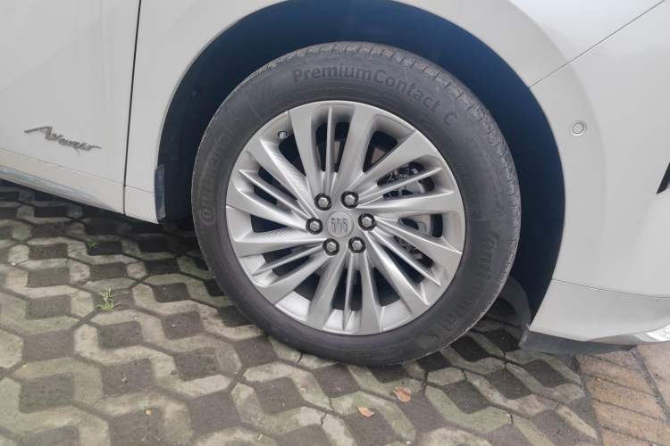 Used Buick Century 2023 2.0T Six-Seater Yinshi Edition Right Front Wheel Hub