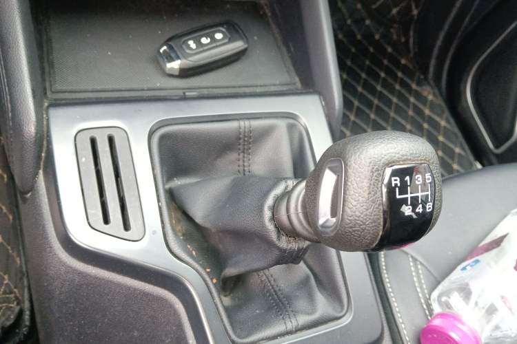 Used JMC Yuhu 7 2022 2.0T Manual Diesel Two-Wheel Drive Comfort Version Standard Wheelbase
