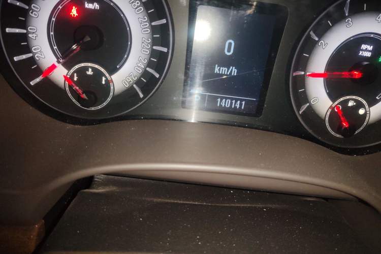 Used Roewe 950 2017 30T Internet Flagship Edition Odometer Close Up