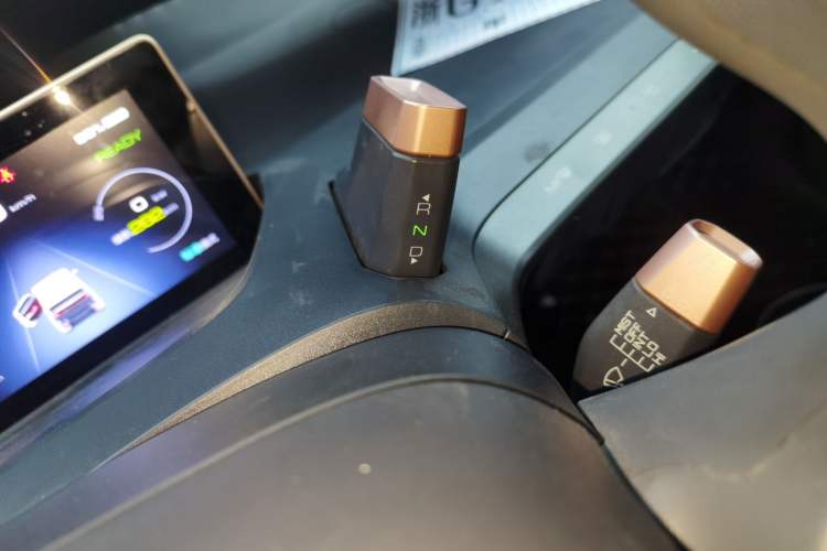 Used Baojun E200 2019 250KM Smart Drive Edition Gear Lever