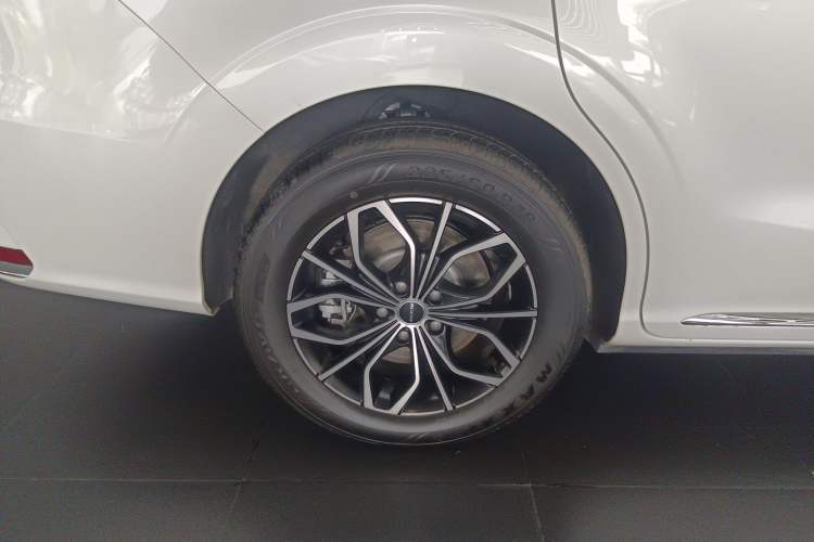 Used Roewe iMAX8 New Energy 2025 1.5T DMH Lu Zun Deluxe Edition Right Rear Wheel Hub