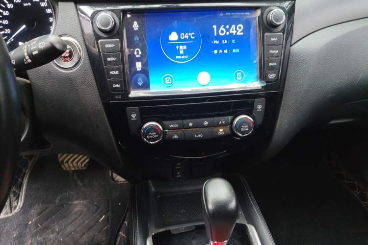 Used Nissan X-Trail 2014 2.0L CVT Comfort Edition 2WD Audio And AC Panel