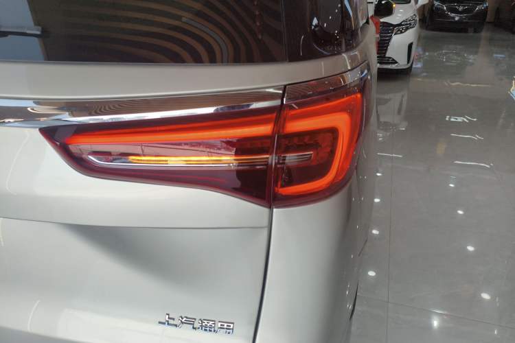 Used Buick GL8 2022 ES Landtrek 653T Luxury Edition