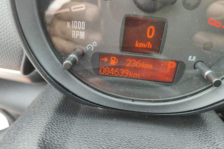 Used MINI Countryman 2014 1.6L COOPER Fun Odometer Close Up